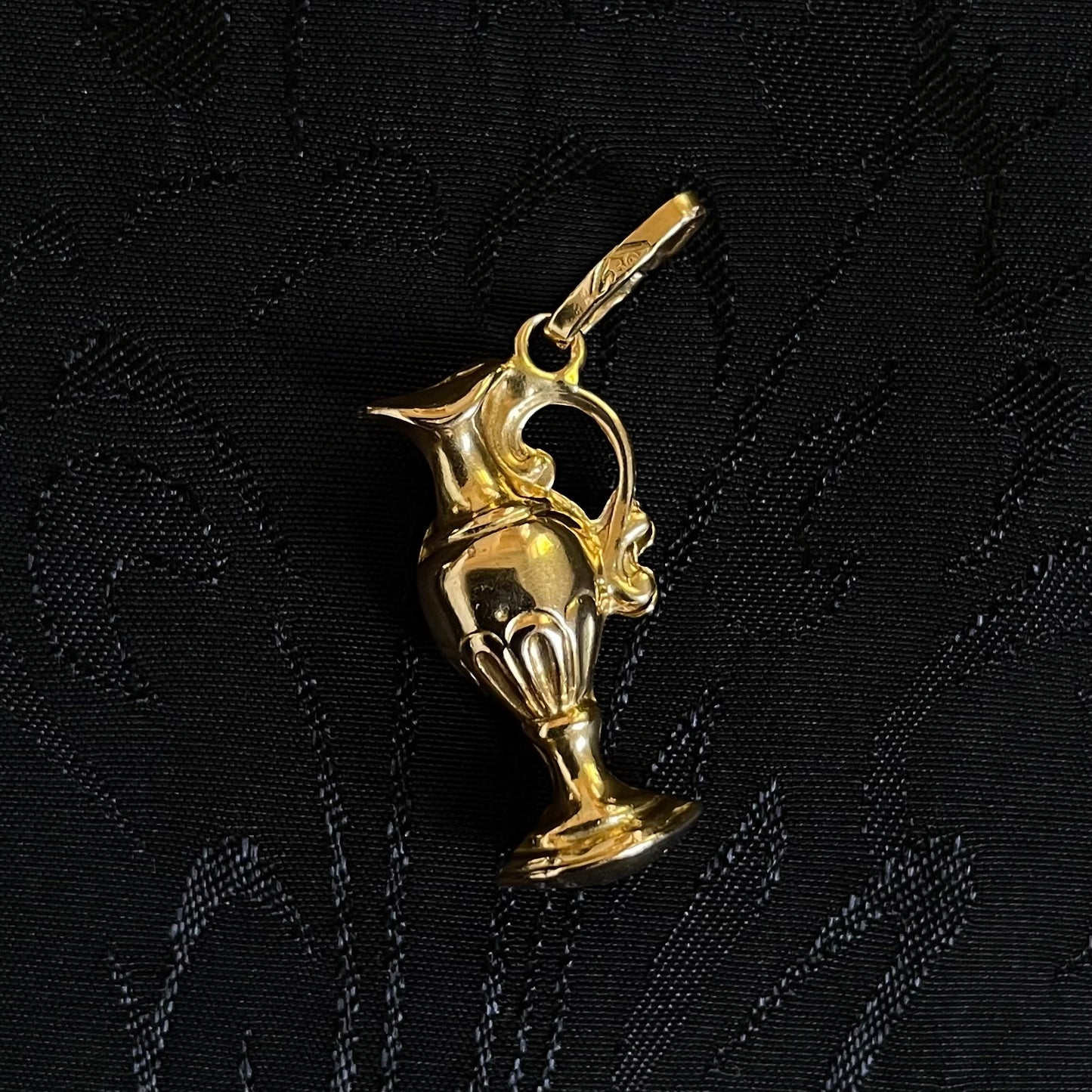 The 18k Gold Roman Water Pitcher Charm